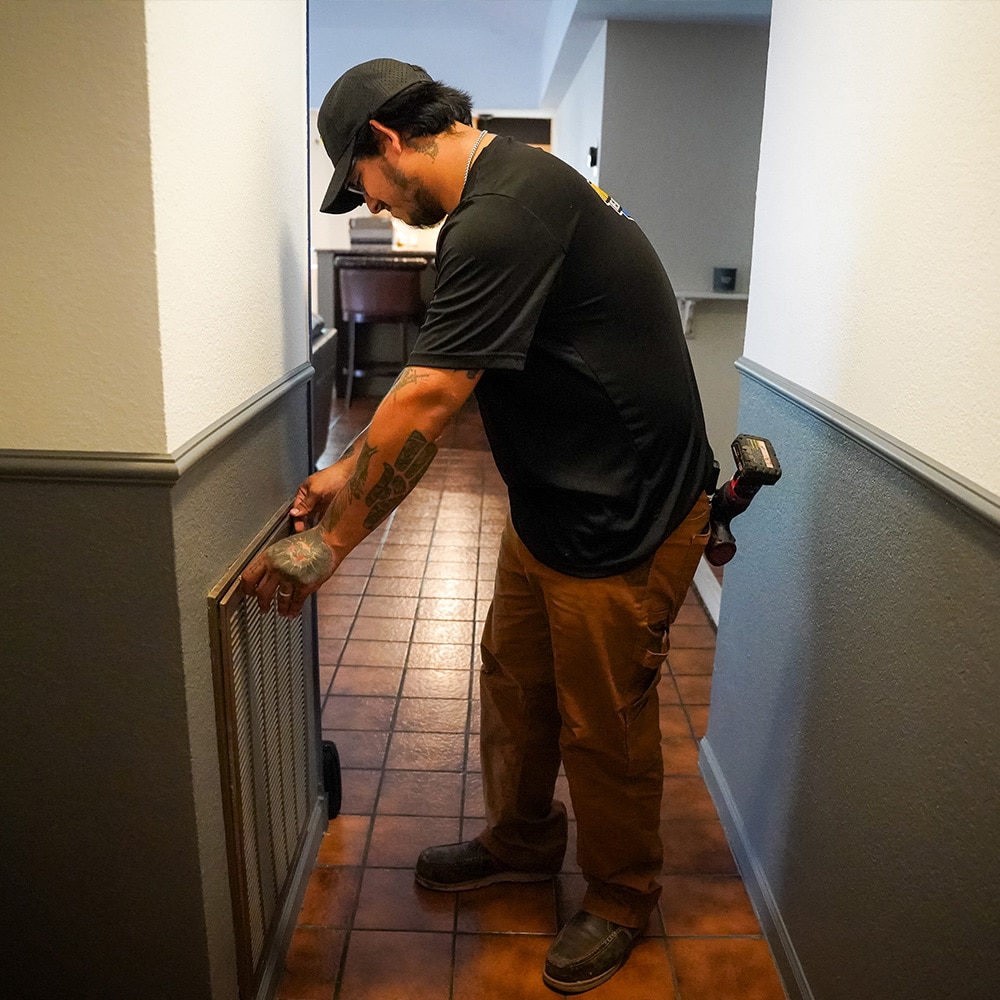 Honeycomb technician opening a vent