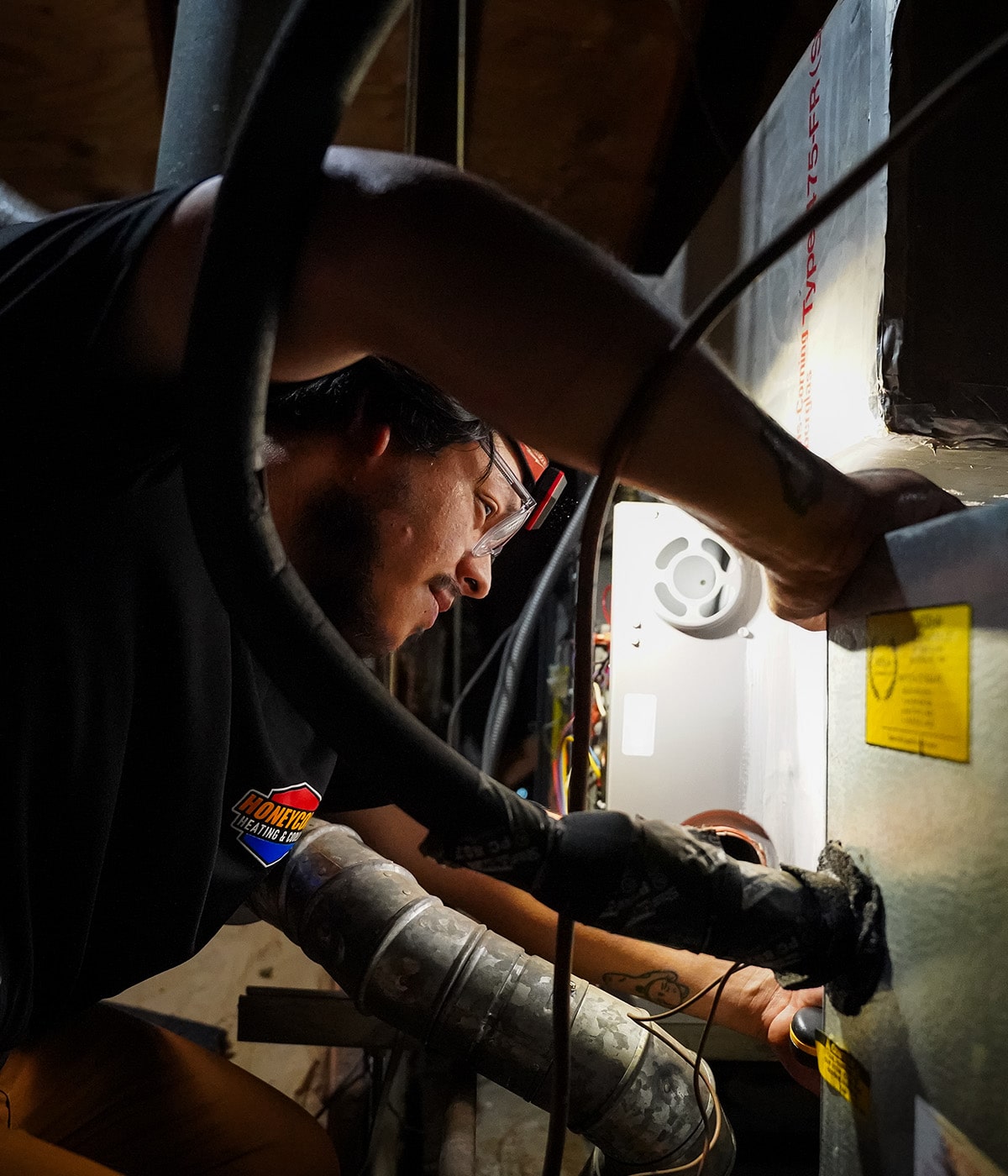 honeycomb technician inspecting duct